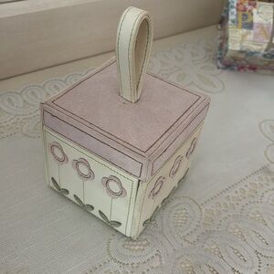 Jewelry box